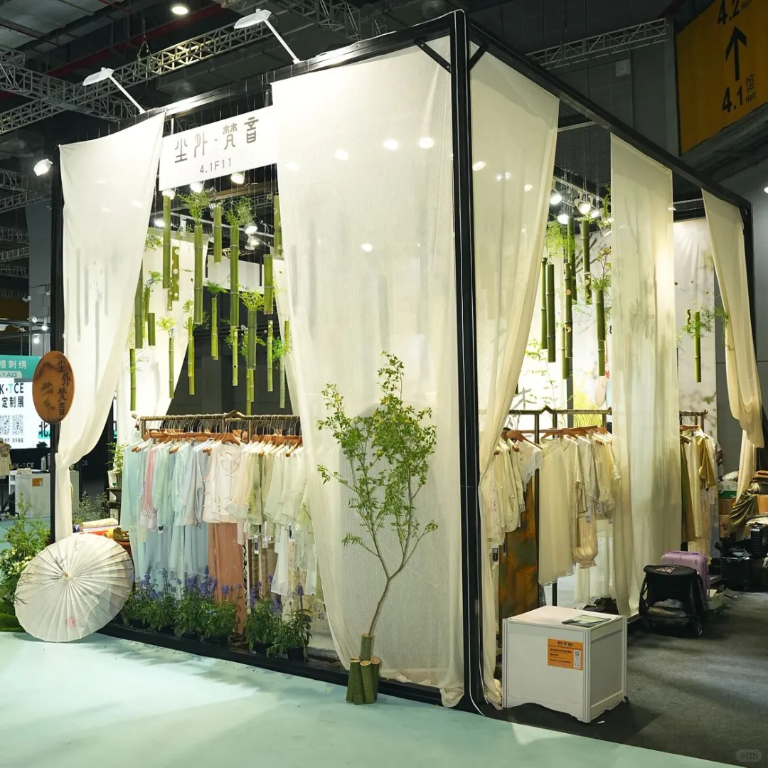 今日逛服装展～