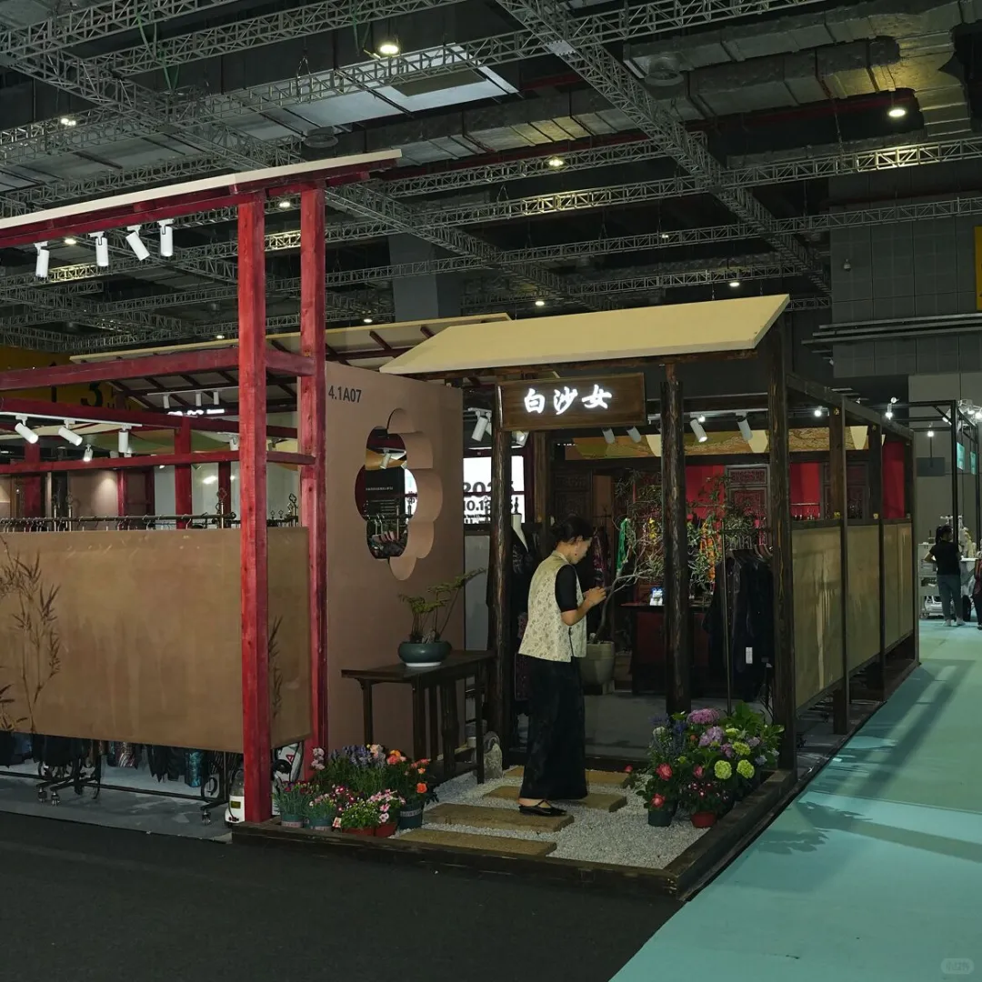 今日逛服装展～