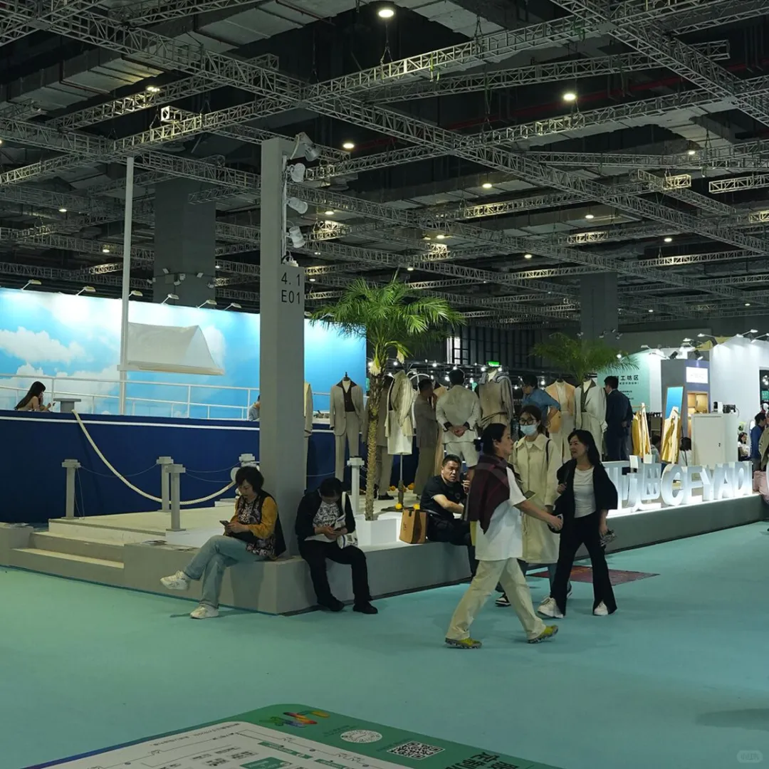 今日逛服装展～