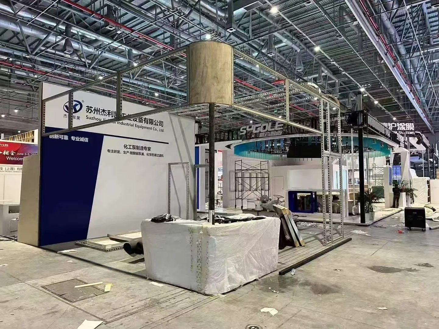 光伏展搭建接近尾声，期待开展