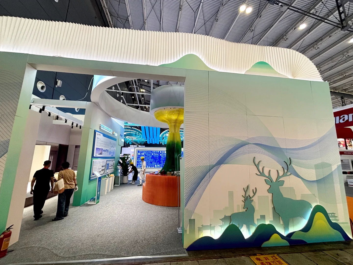 用纸还原酒店样板间?，还有一颗三米的树?