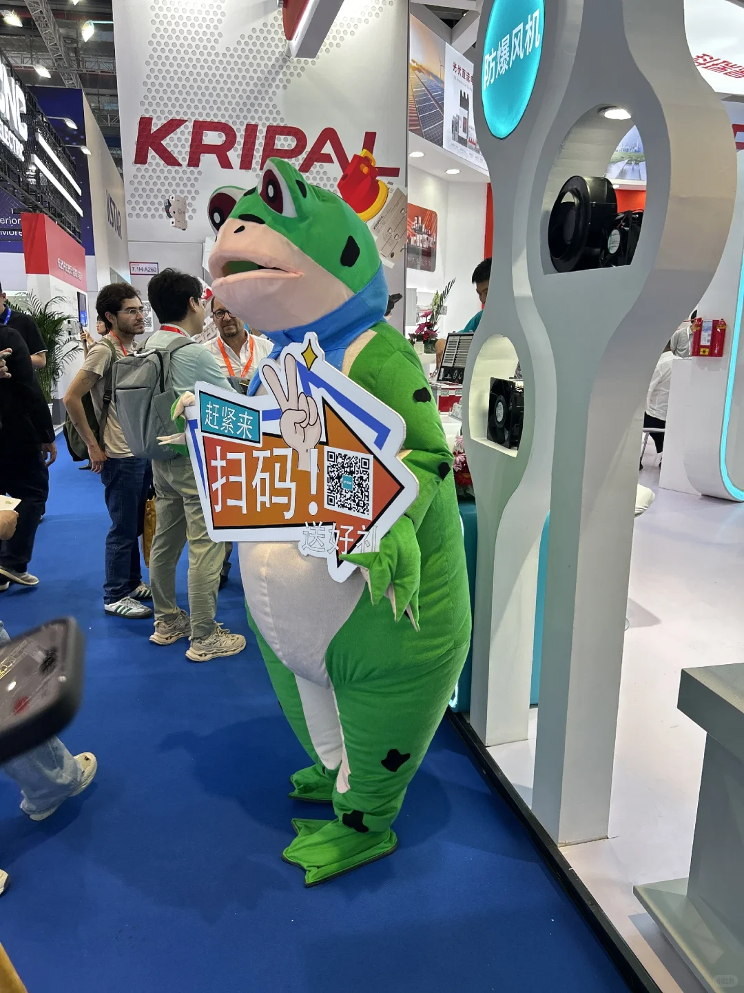 终于在展会碰见了这个小可爱！