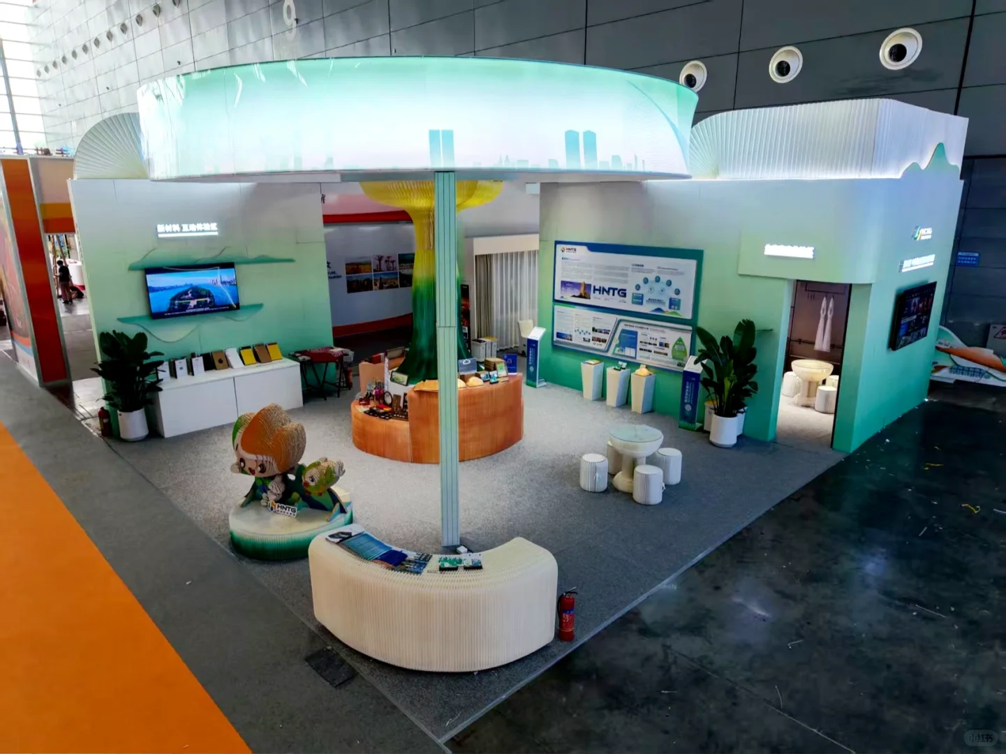 用纸还原酒店样板间?，还有一颗三米的树?