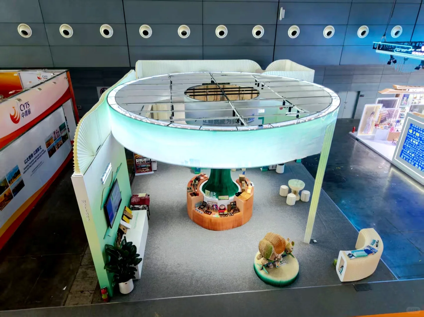 用纸还原酒店样板间?，还有一颗三米的树?