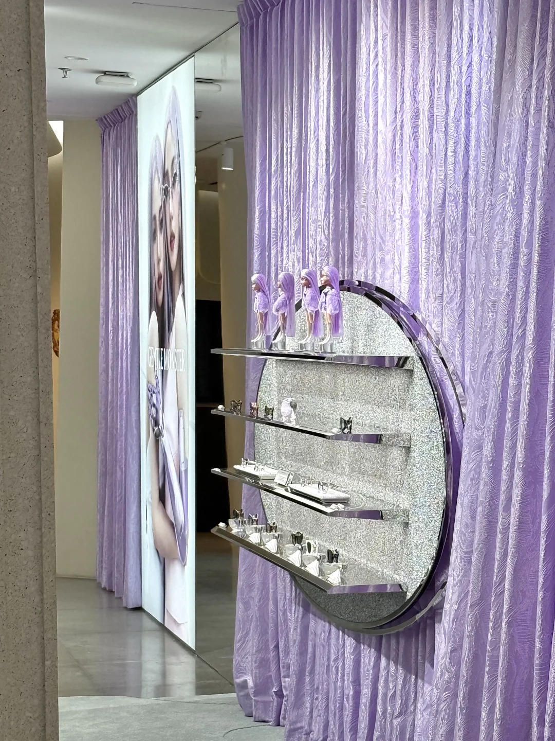 上海还是太超前了！！淮海中路！！好酷！！！