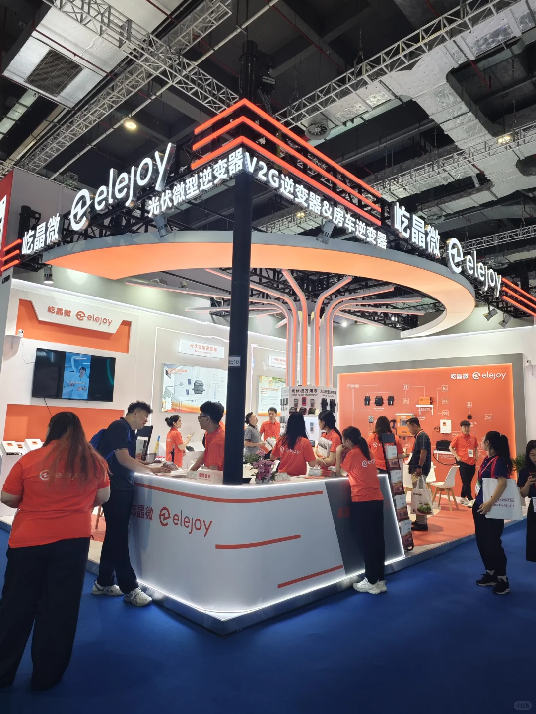 一年一度SNEC光伏展上