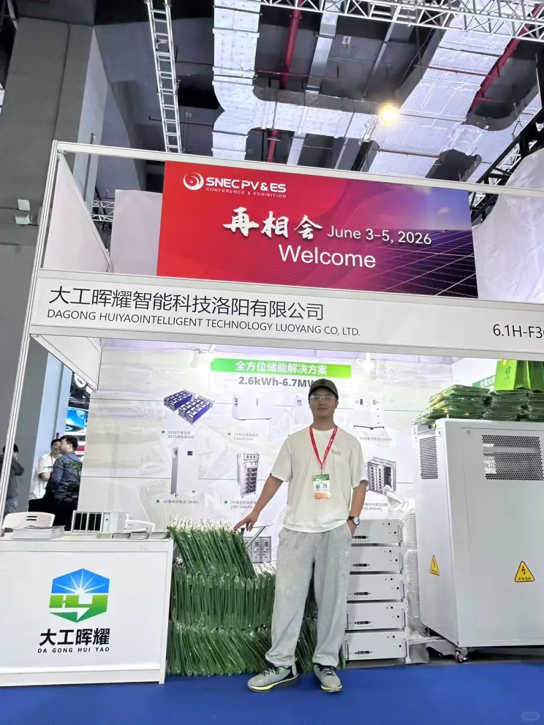 ? SNEC 2025展会 首日精彩纷呈！