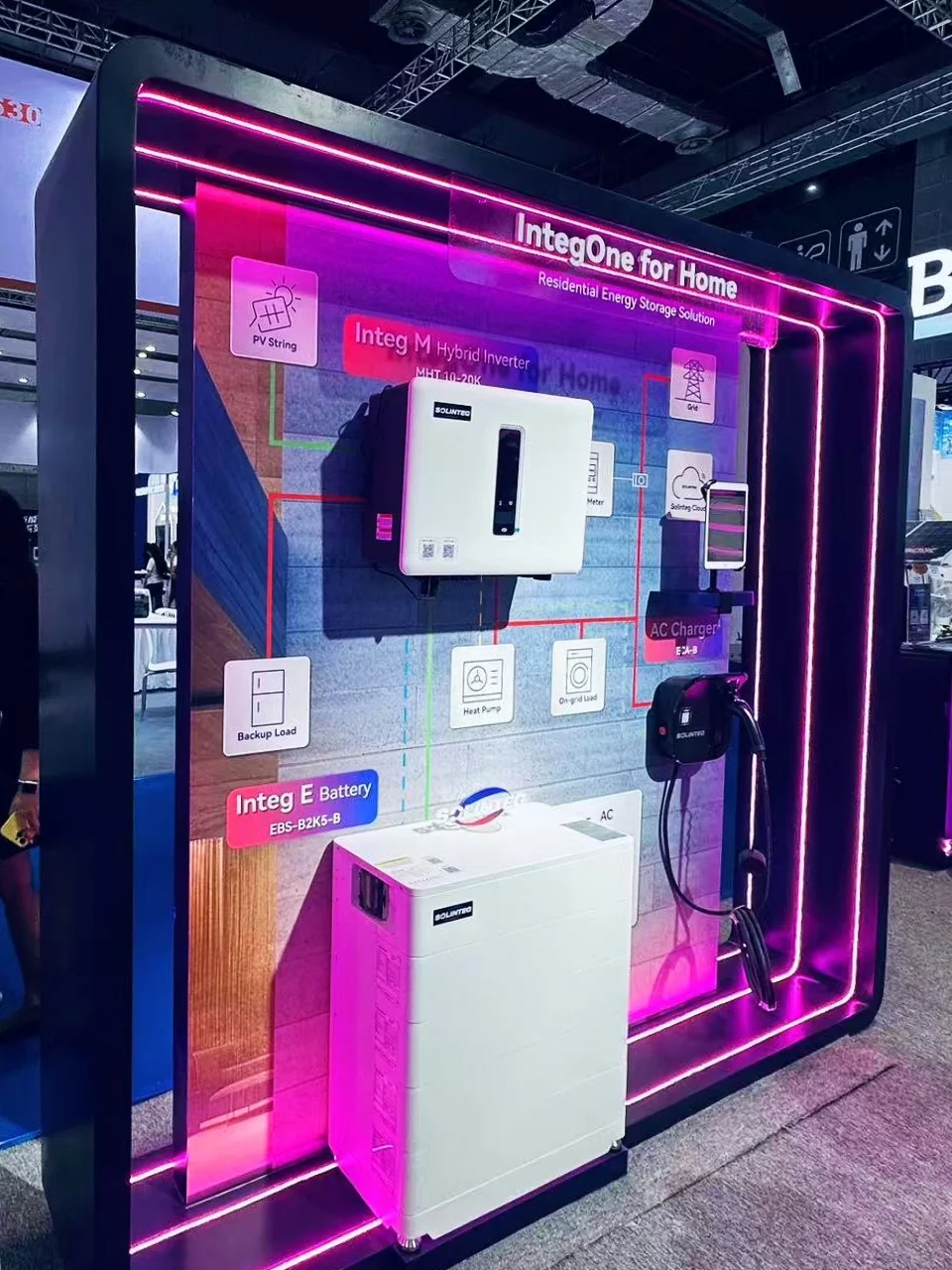 SNEC 2025|把光伏展台玩出赛博感！⚡️?