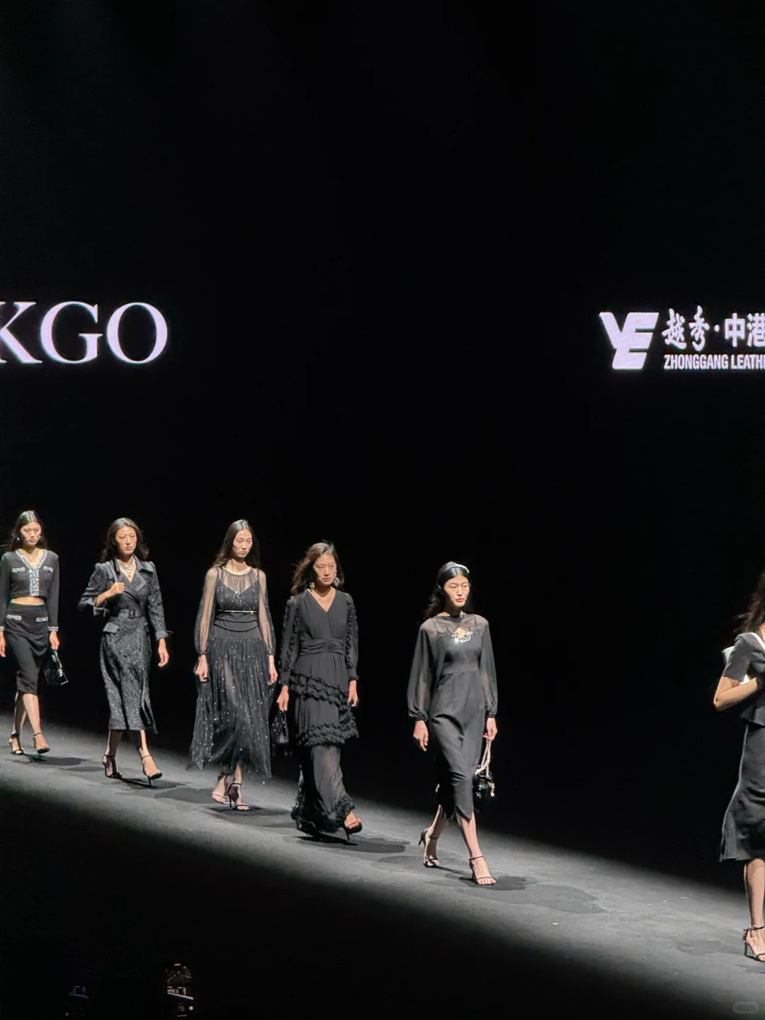 暴雨天与时装展是绝配