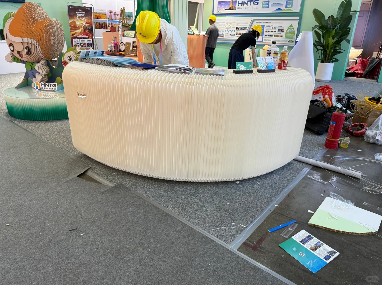 用纸还原酒店样板间?，还有一颗三米的树?