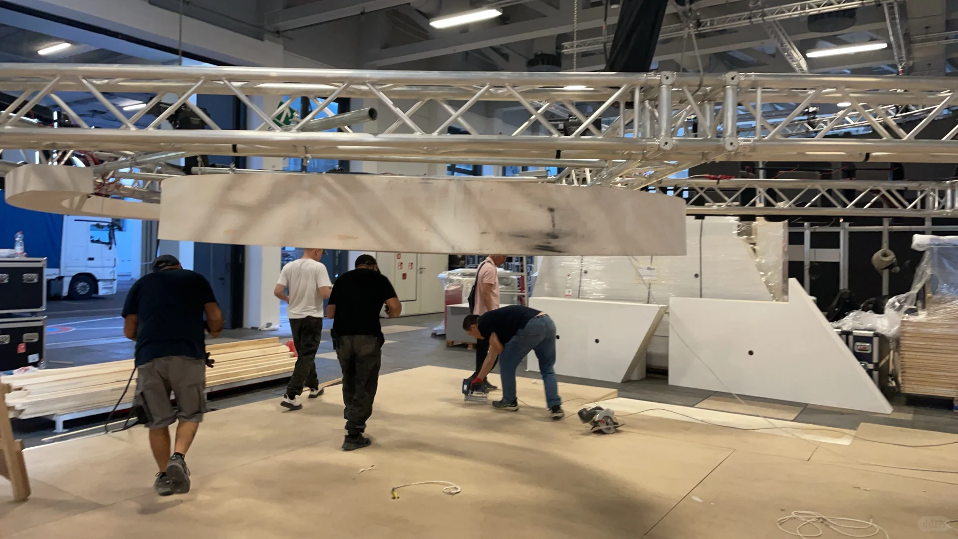 德国本土工厂备战柏林轨道展。