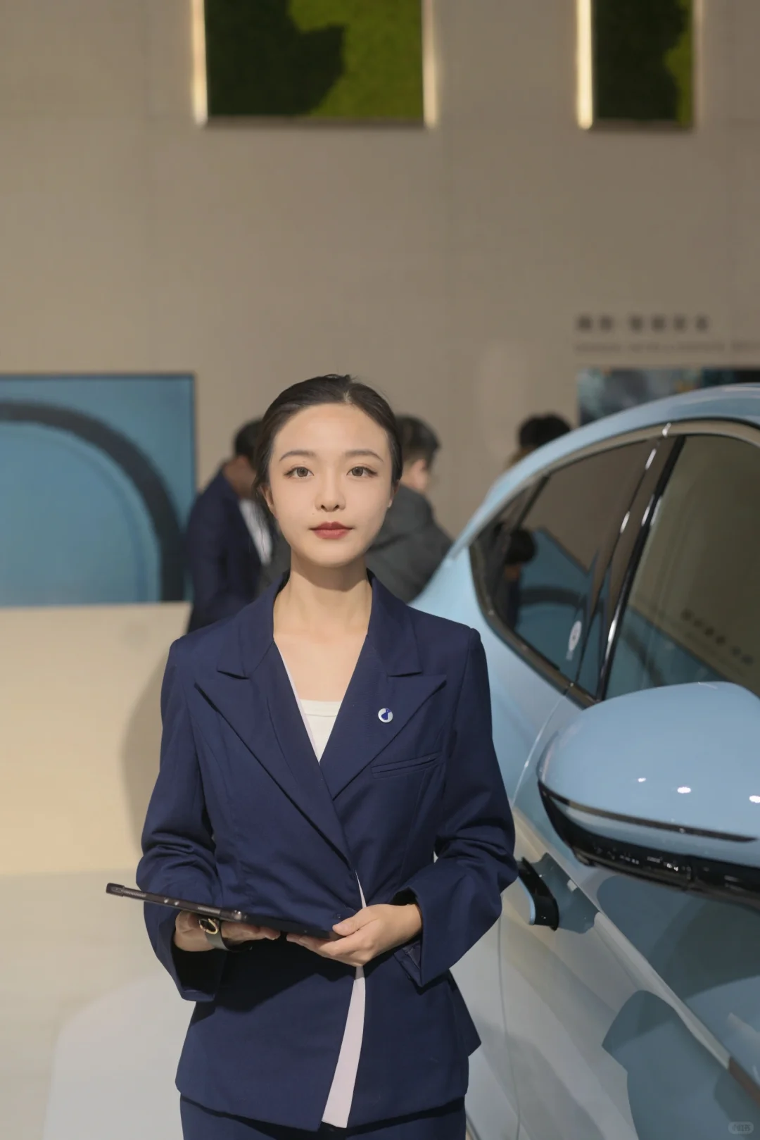 我嘞个溜光锃亮大脑门