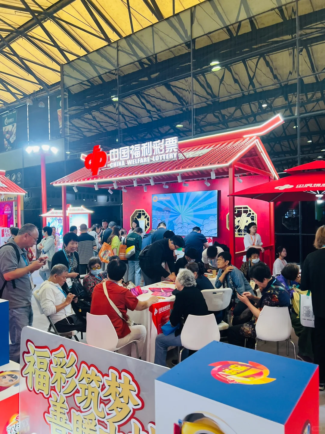 热闹非凡的老年展