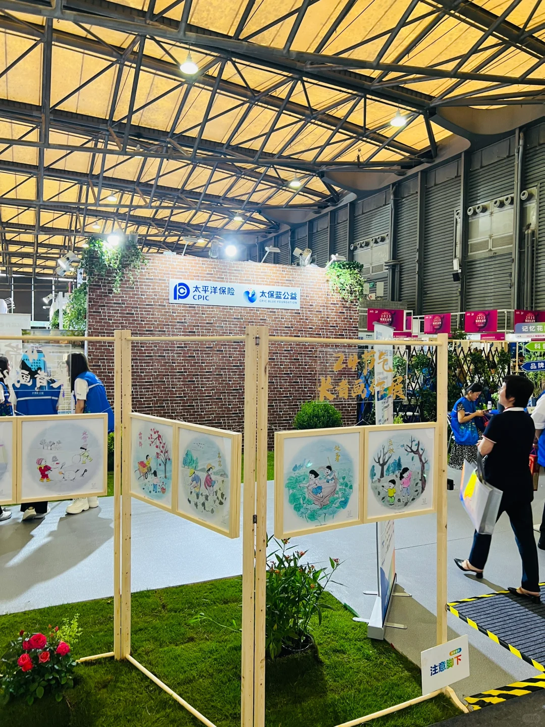 热闹非凡的老年展