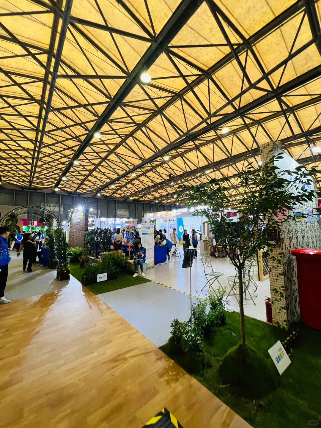 热闹非凡的老年展