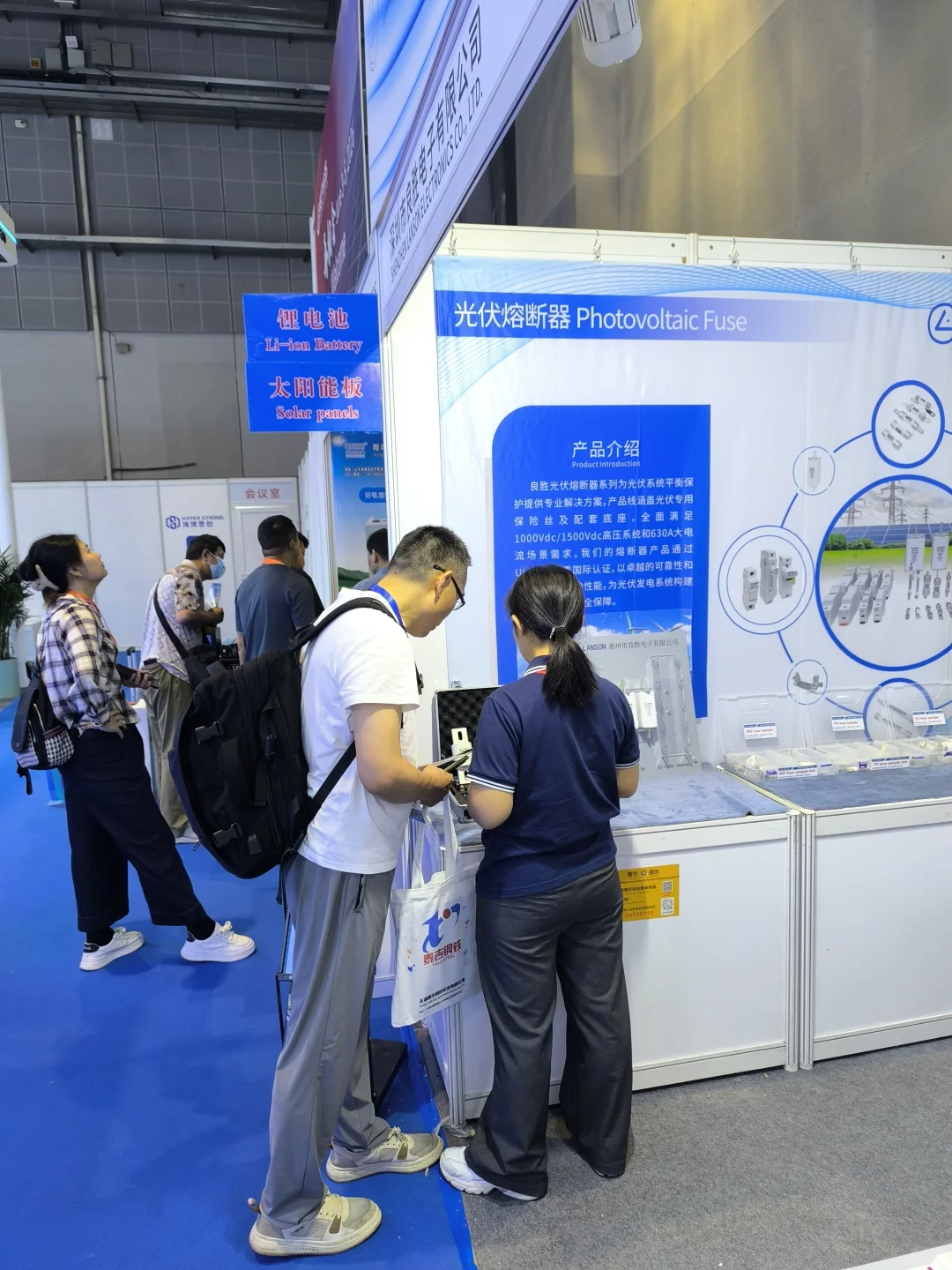 SENC 现场人山人海?