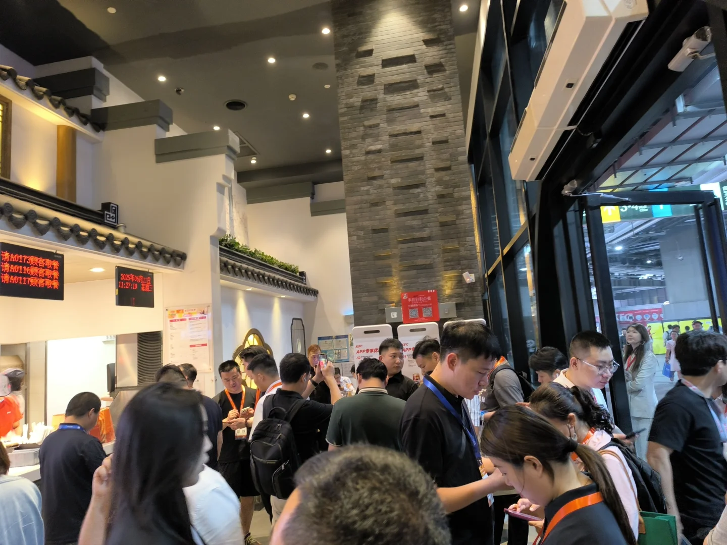 SENC 现场人山人海?