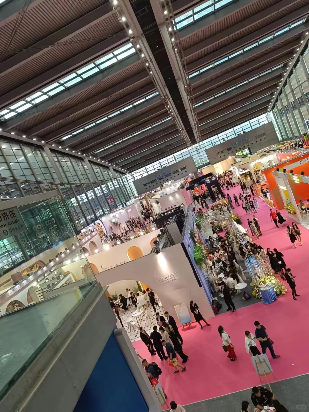 会展中心婚博会，一站式备货服务