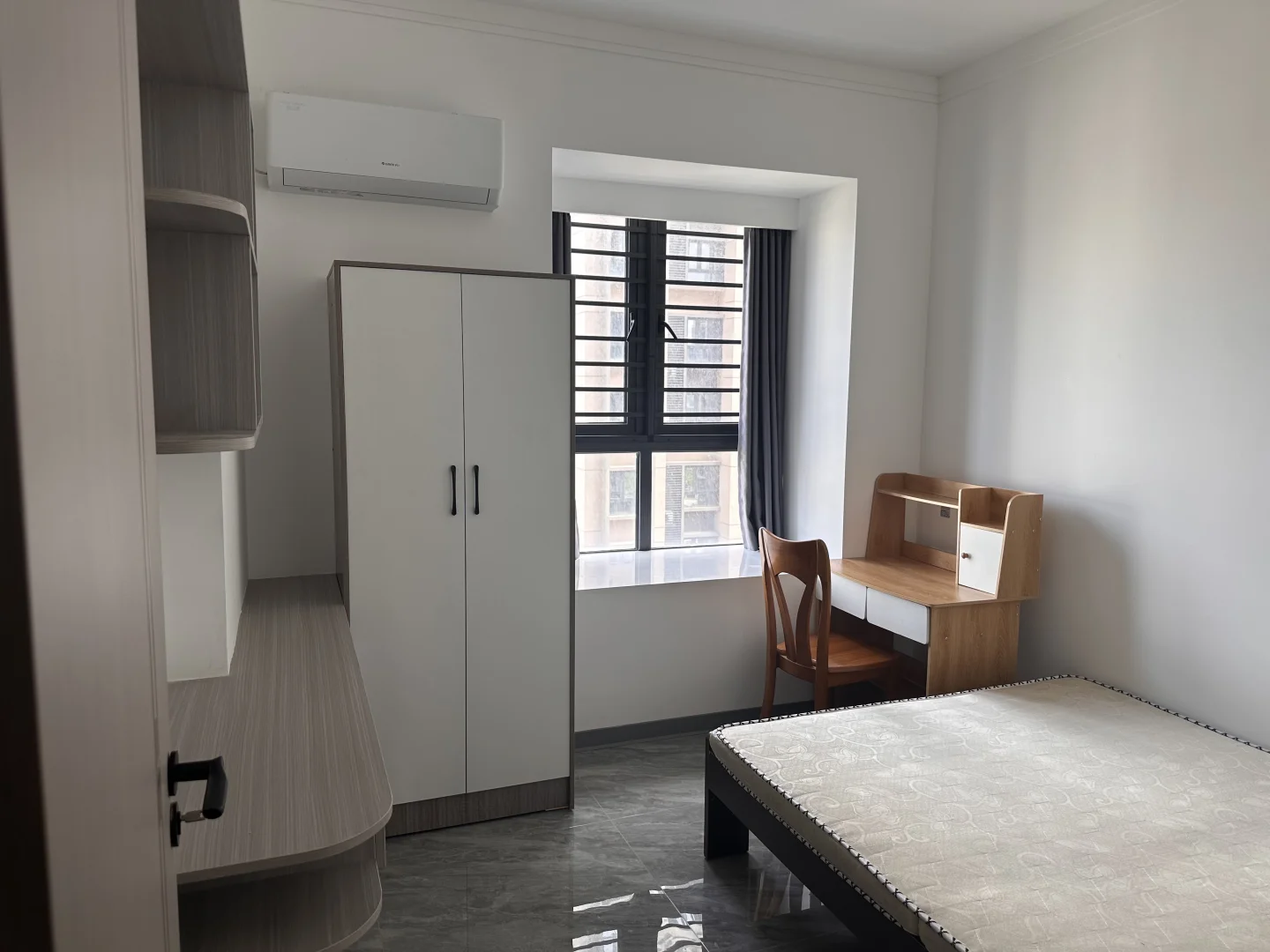 会展嘉园三区1号楼两房出租