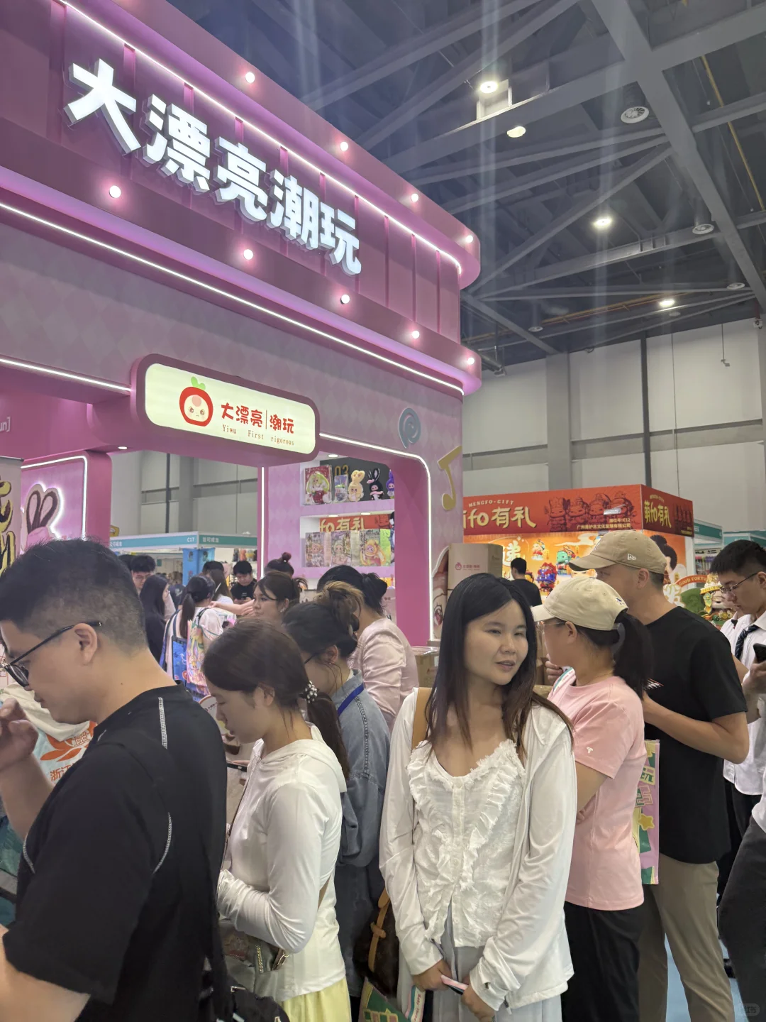 怎么会有这么可爱的展商～～