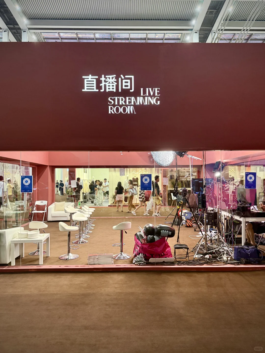 来大湾区国际女装展览会当时尚体验官了喂～