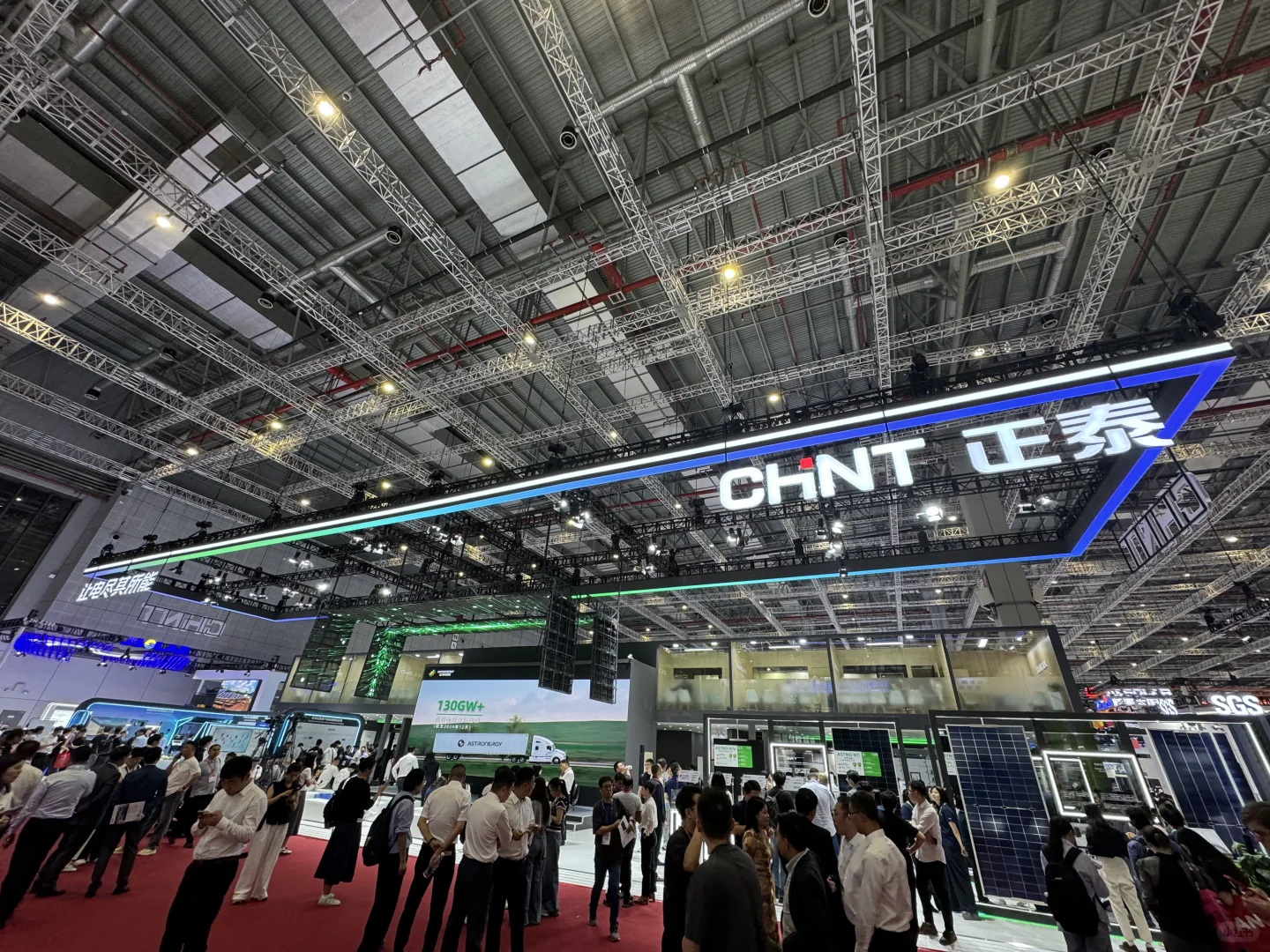 SNEC上海光储展，又称大型同行见面会。