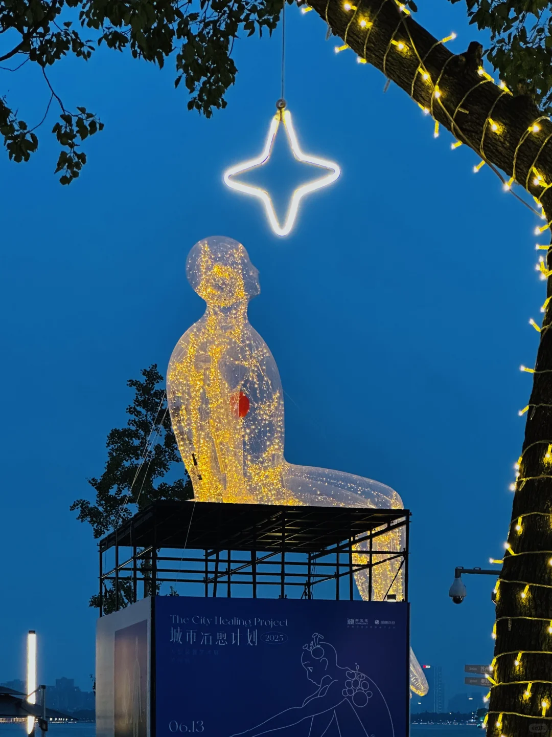 苏州不愧是大城市！金鸡湖惊现巨人……