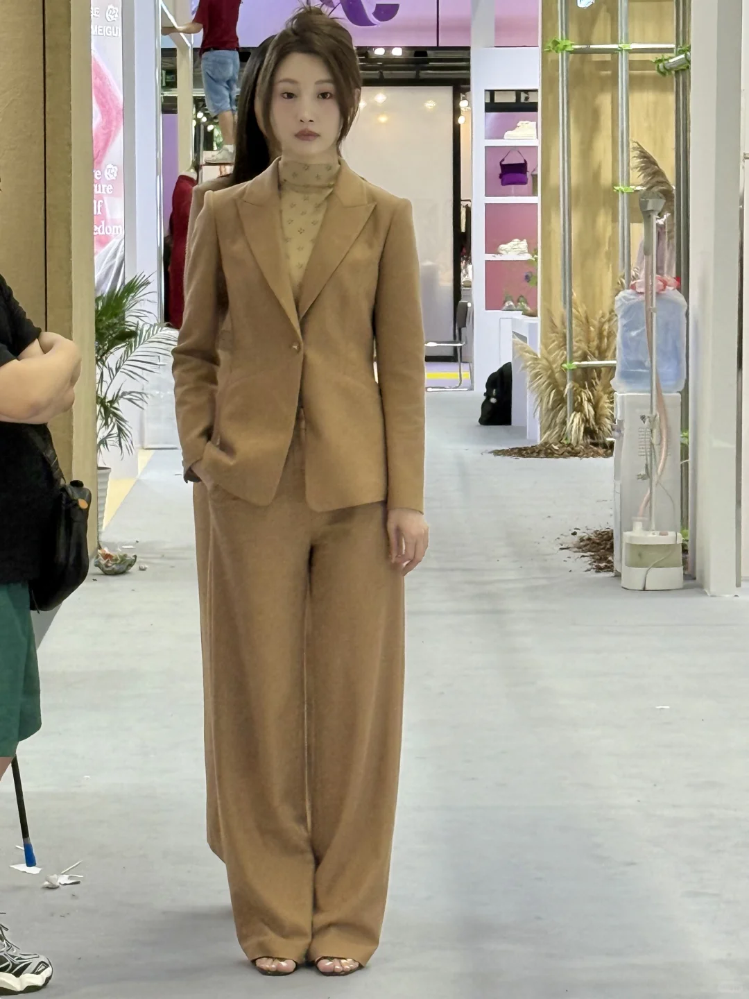 来大湾区国际女装展览会当时尚体验官了喂～