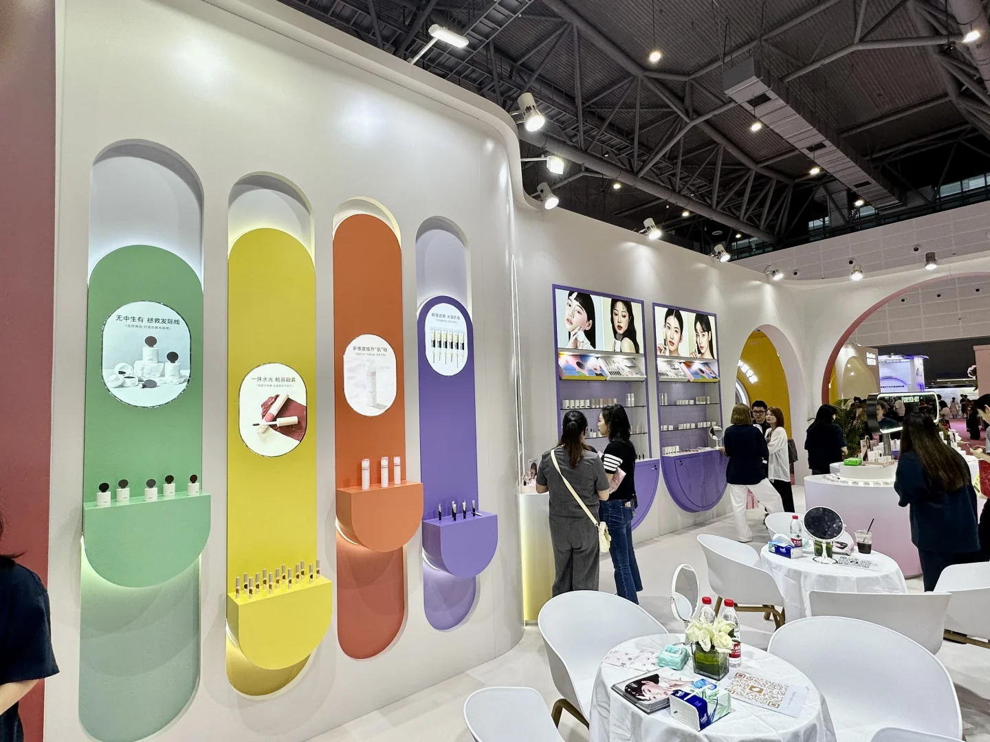 掉进童话梦境✨ 被我偶遇的梦幻美妆展台