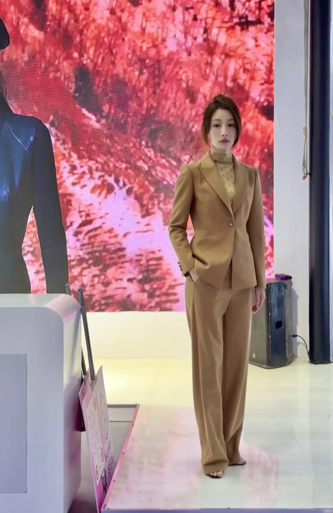 来大湾区国际女装展览会当时尚体验官了喂～