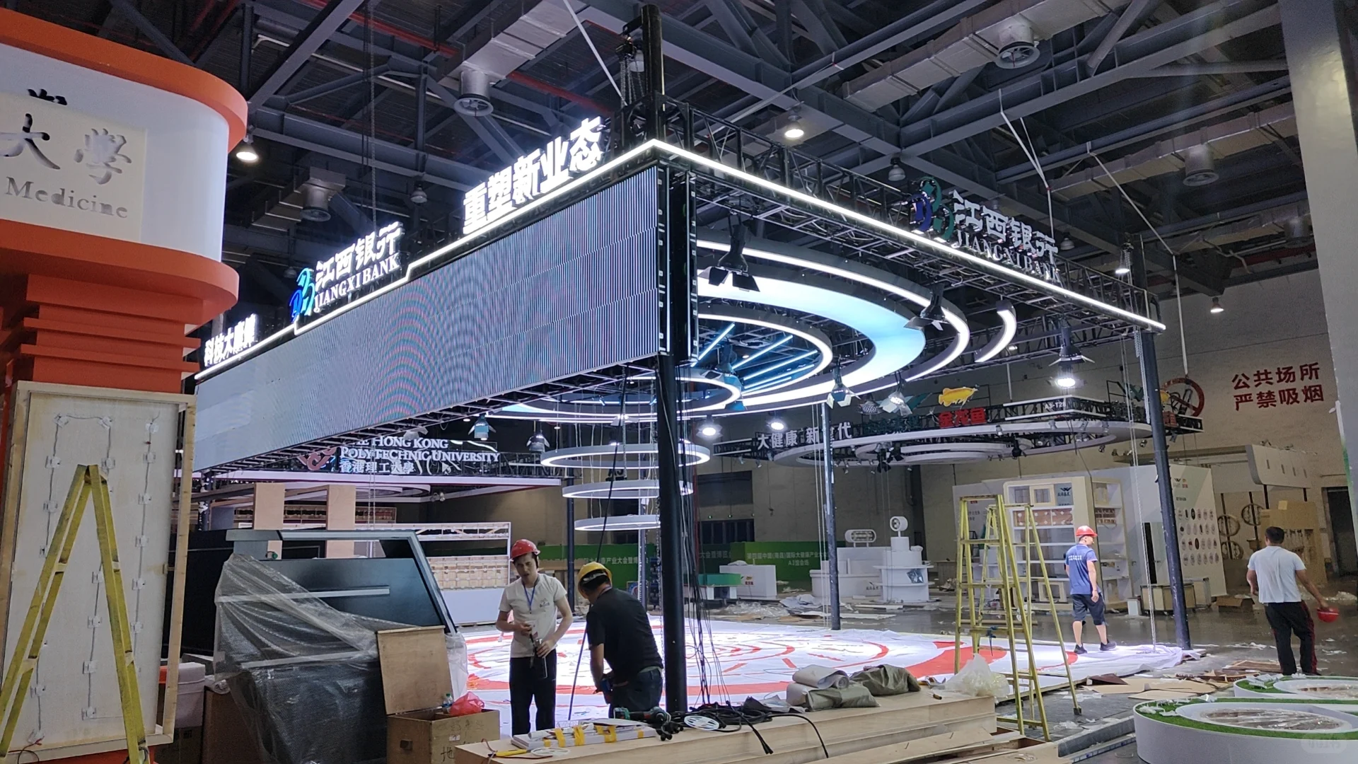 truss架，木构，灯箱，LED在展会中的融合