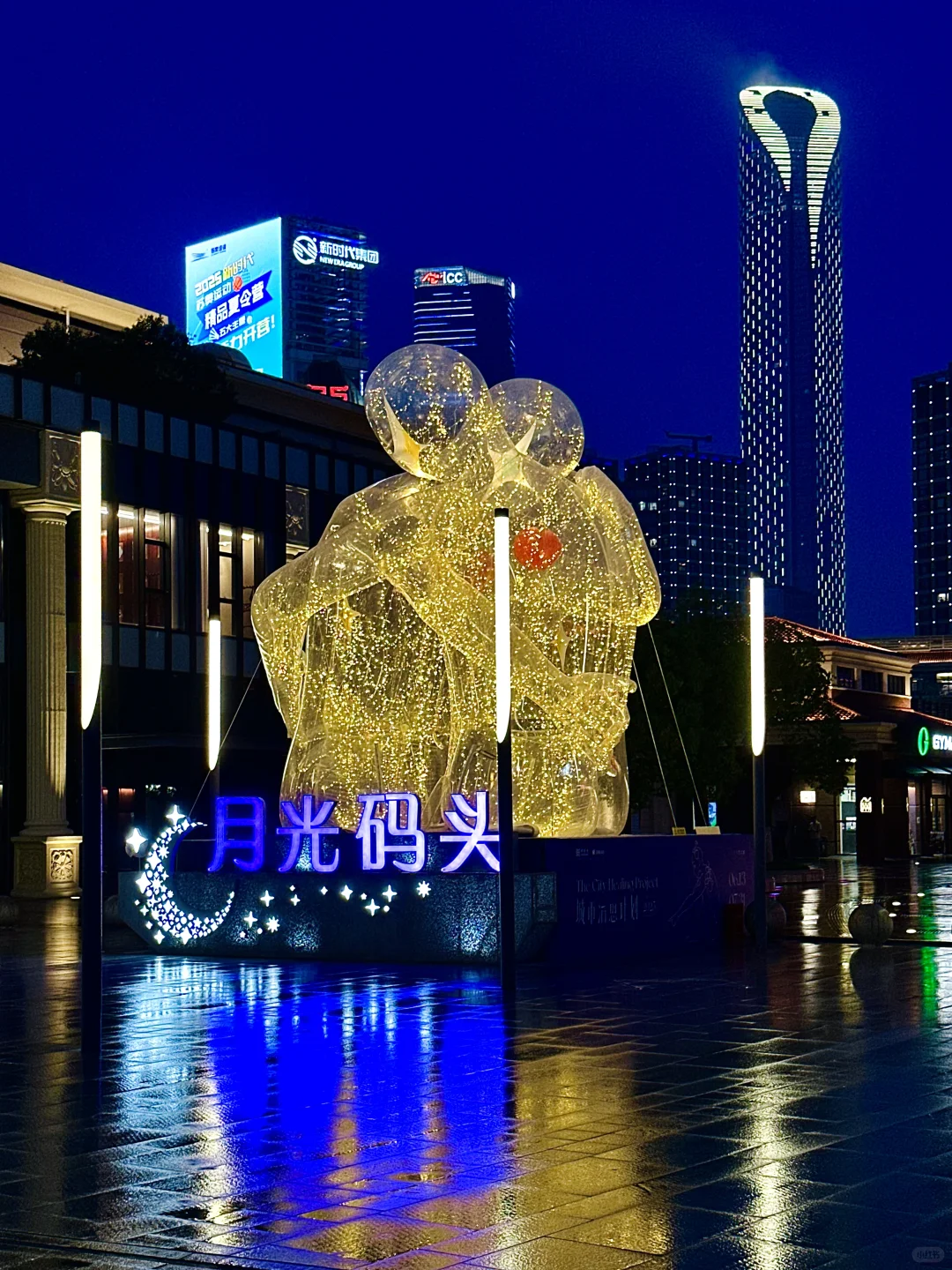 苏州不愧是大城市！金鸡湖惊现巨人……