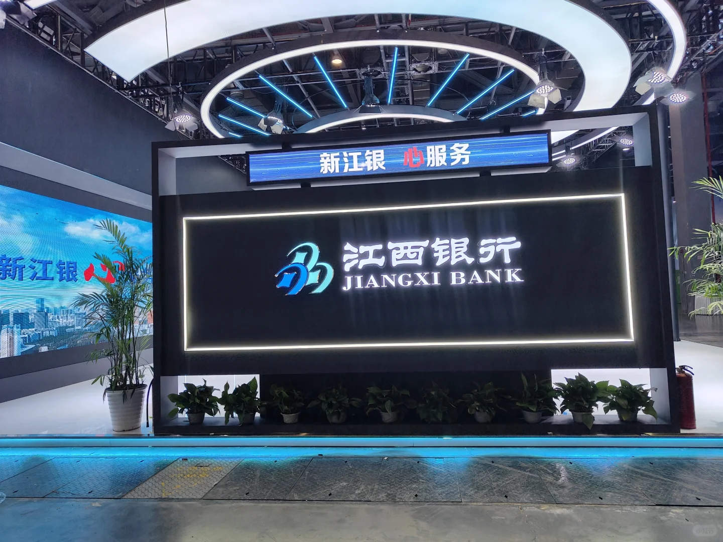 truss架，木构，灯箱，LED在展会中的融合