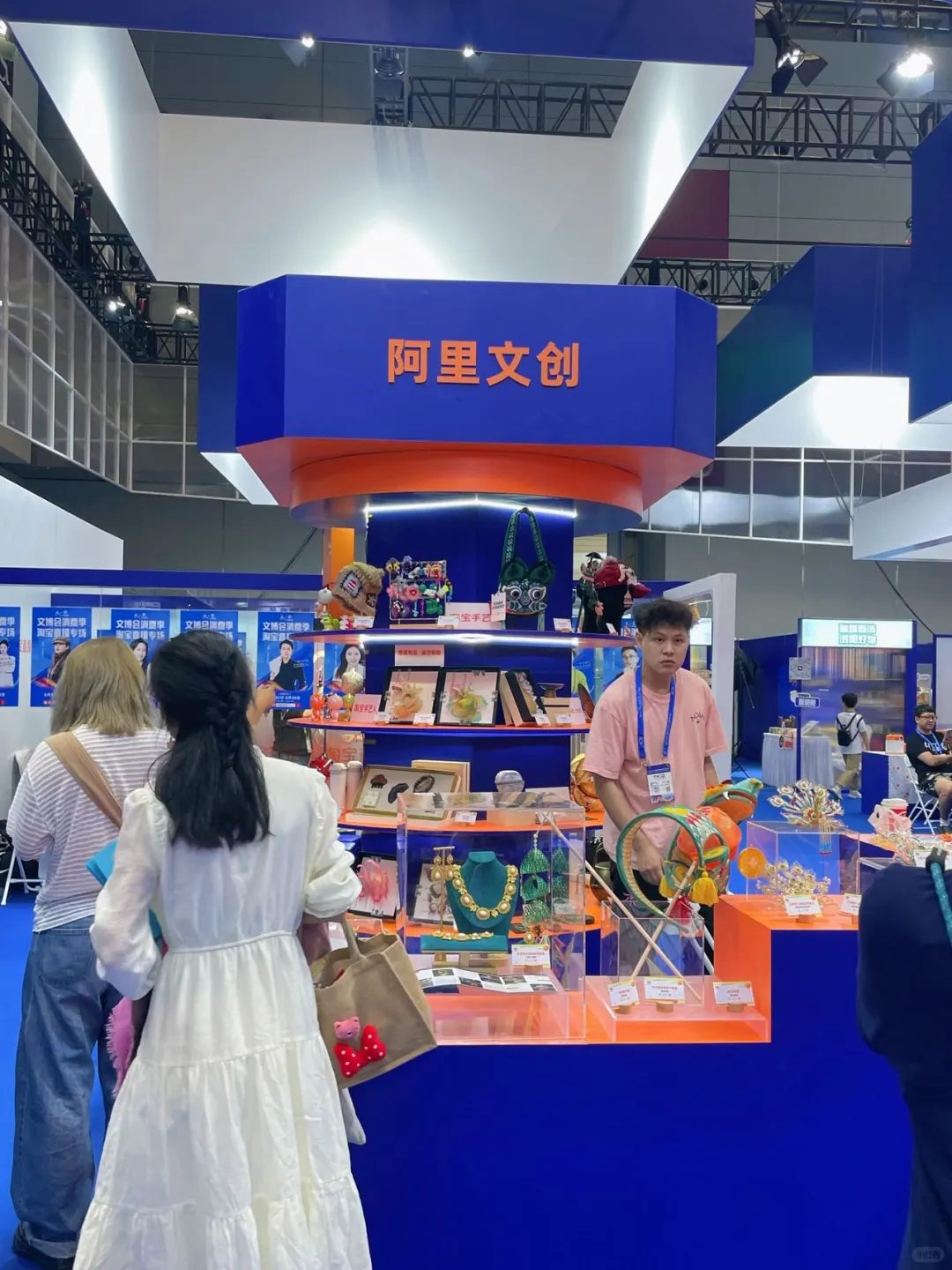 在深圳文博会一键环游世界+逛遍全球文创！