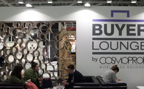 美容展中的天花板不看就吃亏了