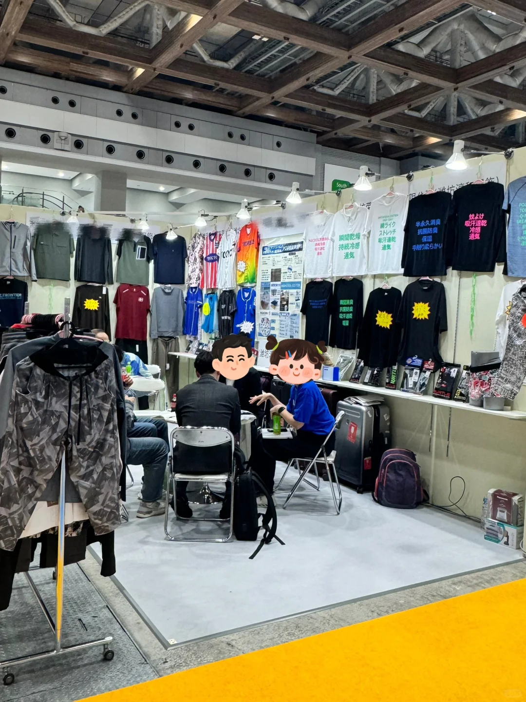 每个展位上都很火爆啊?