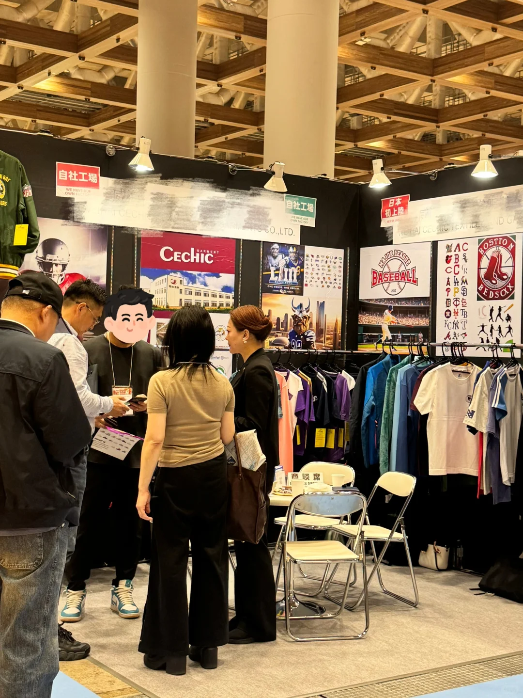 每个展位上都很火爆啊?