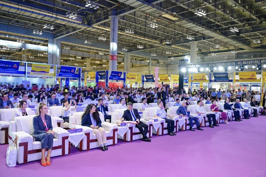 惊艳亮相2025重庆国际消博会