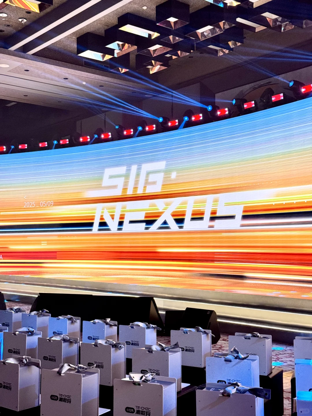 来参加小红书的数码展啦