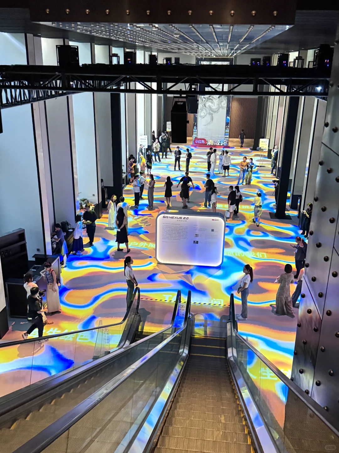 来参加小红书的数码展啦