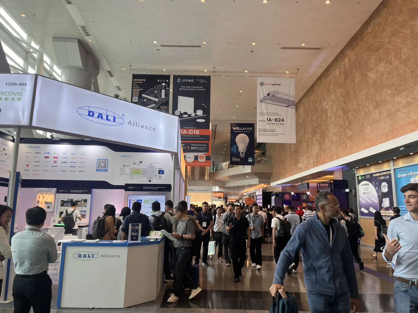 展会其实就是个草台班子