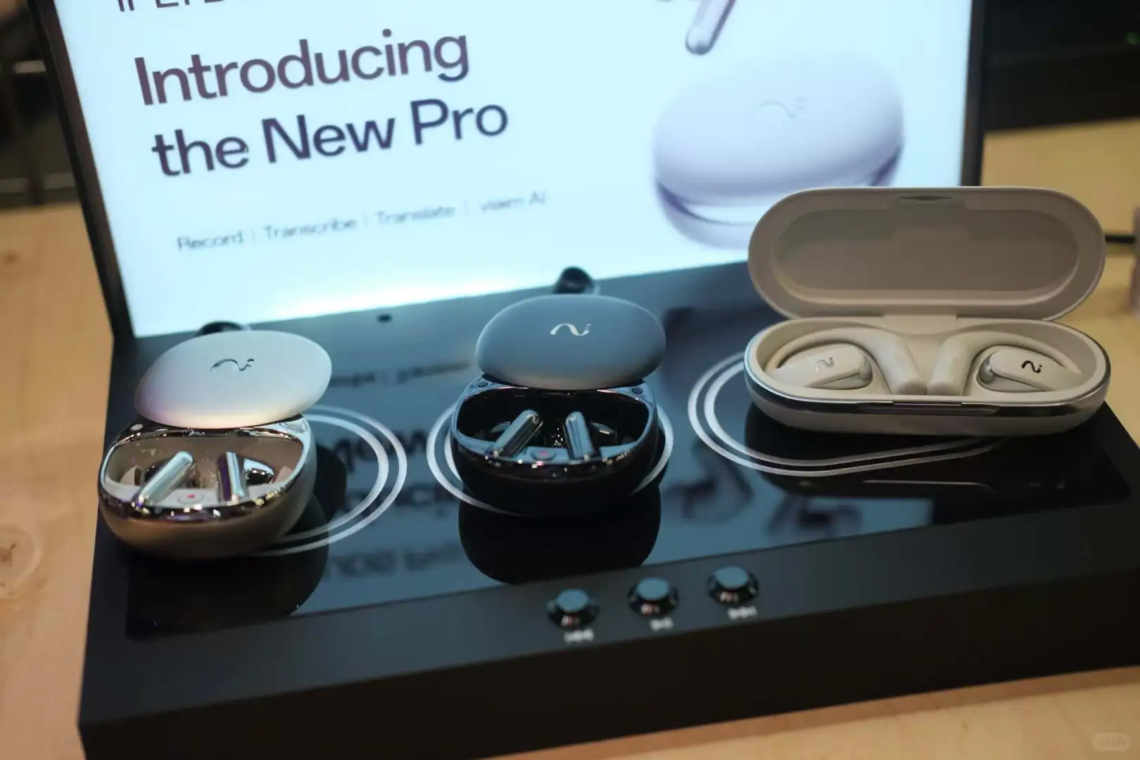 ??巴黎展会AI顶流！AI耳机解放打工人