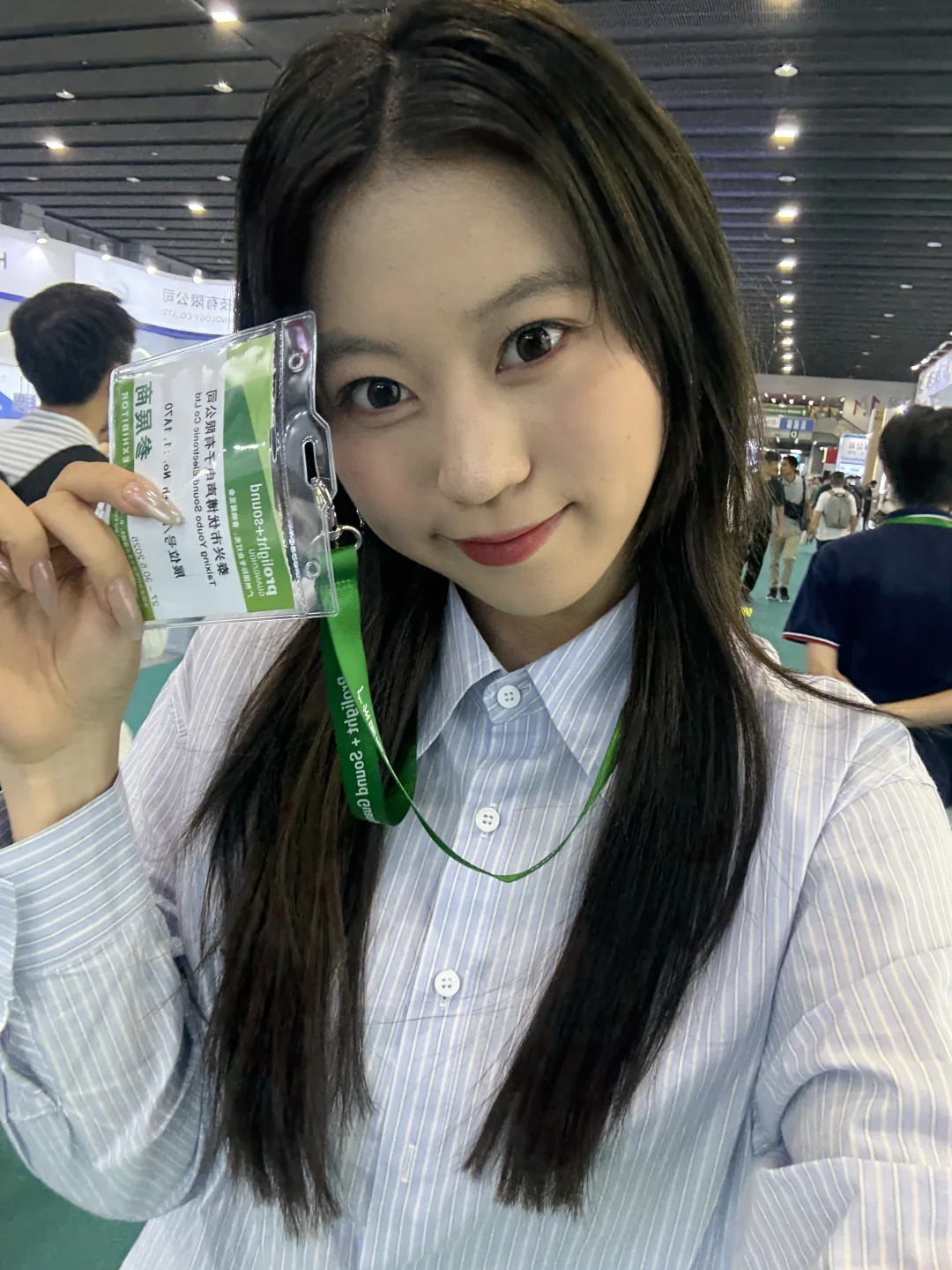 02女大三天半怒赚1.5k+?广交会展位翻译