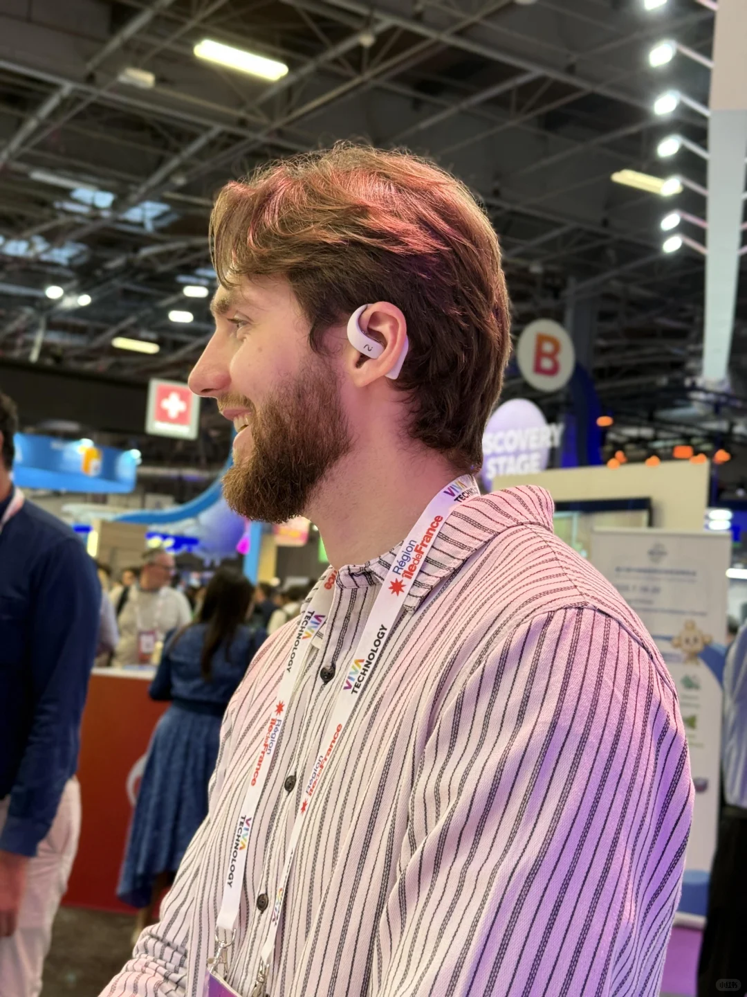 ??巴黎展会AI顶流！AI耳机解放打工人