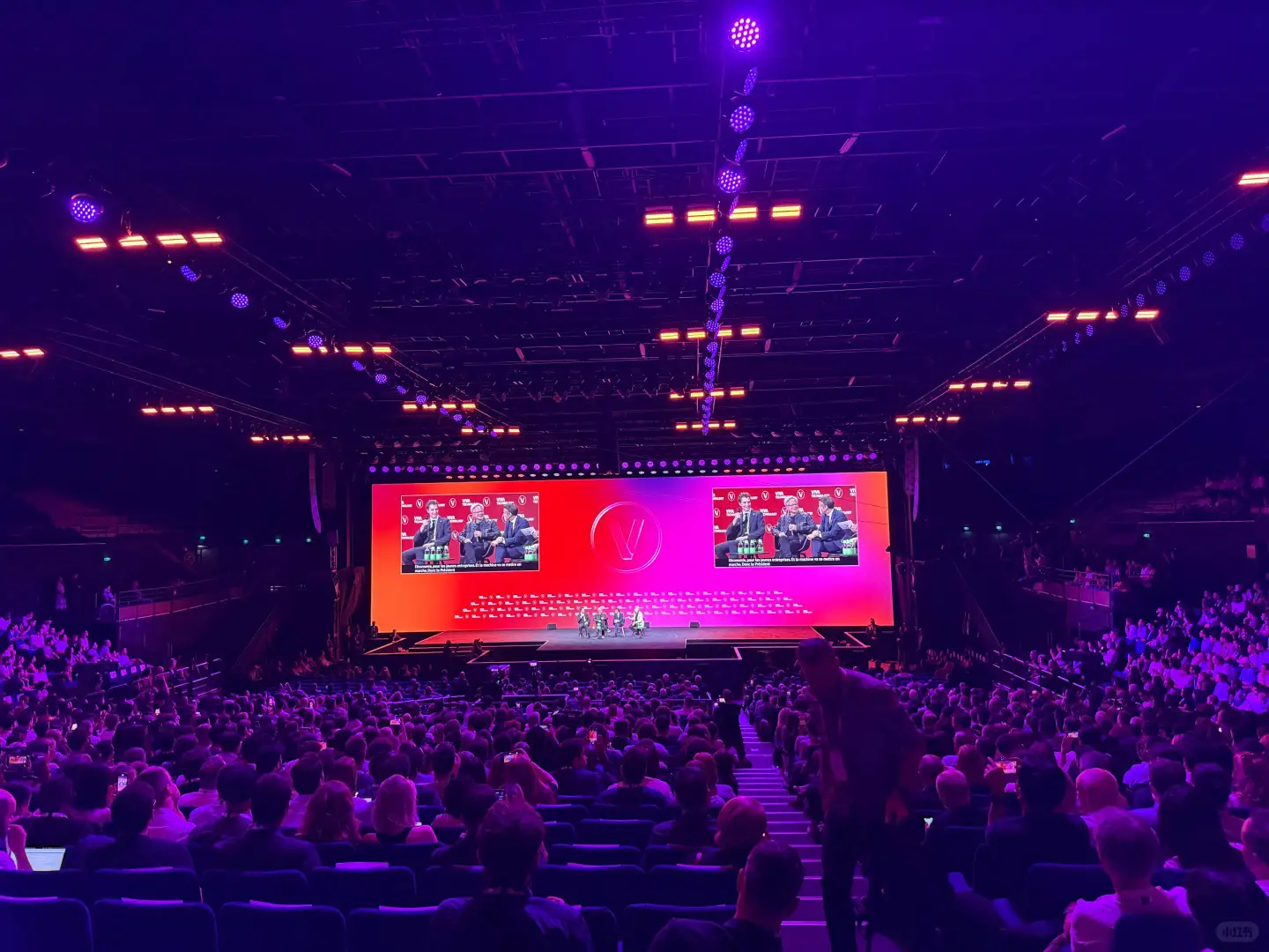 ??巴黎展会AI顶流！AI耳机解放打工人