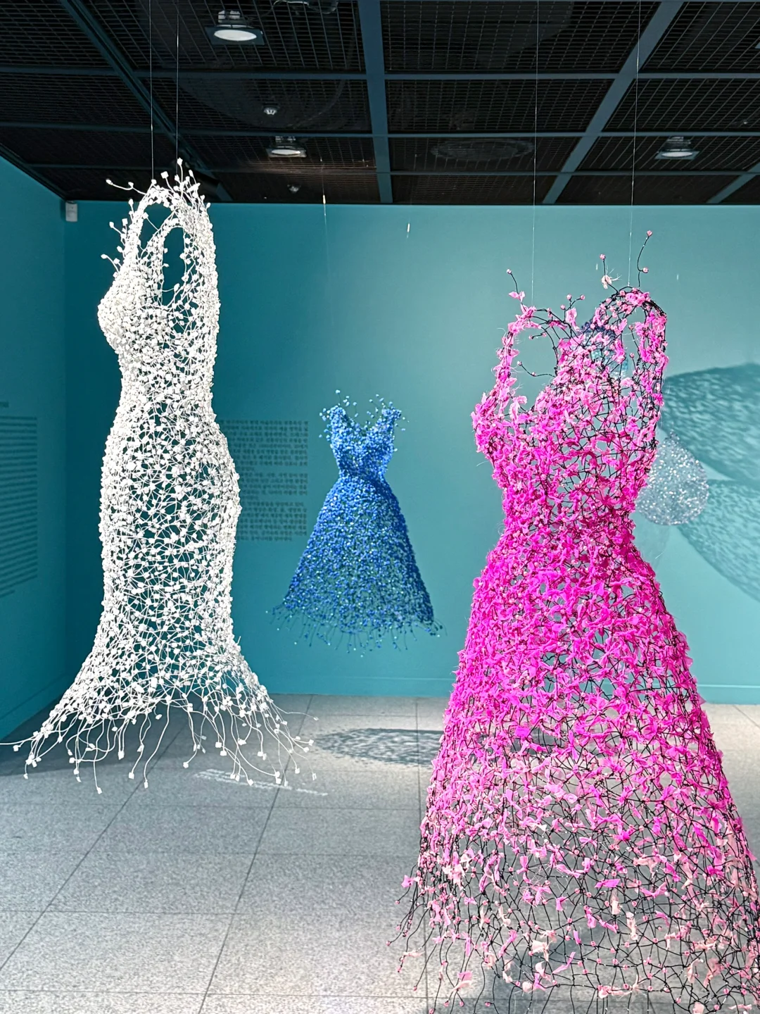 这个展太绝了！韩国女艺术家的诗意时装雕塑｜