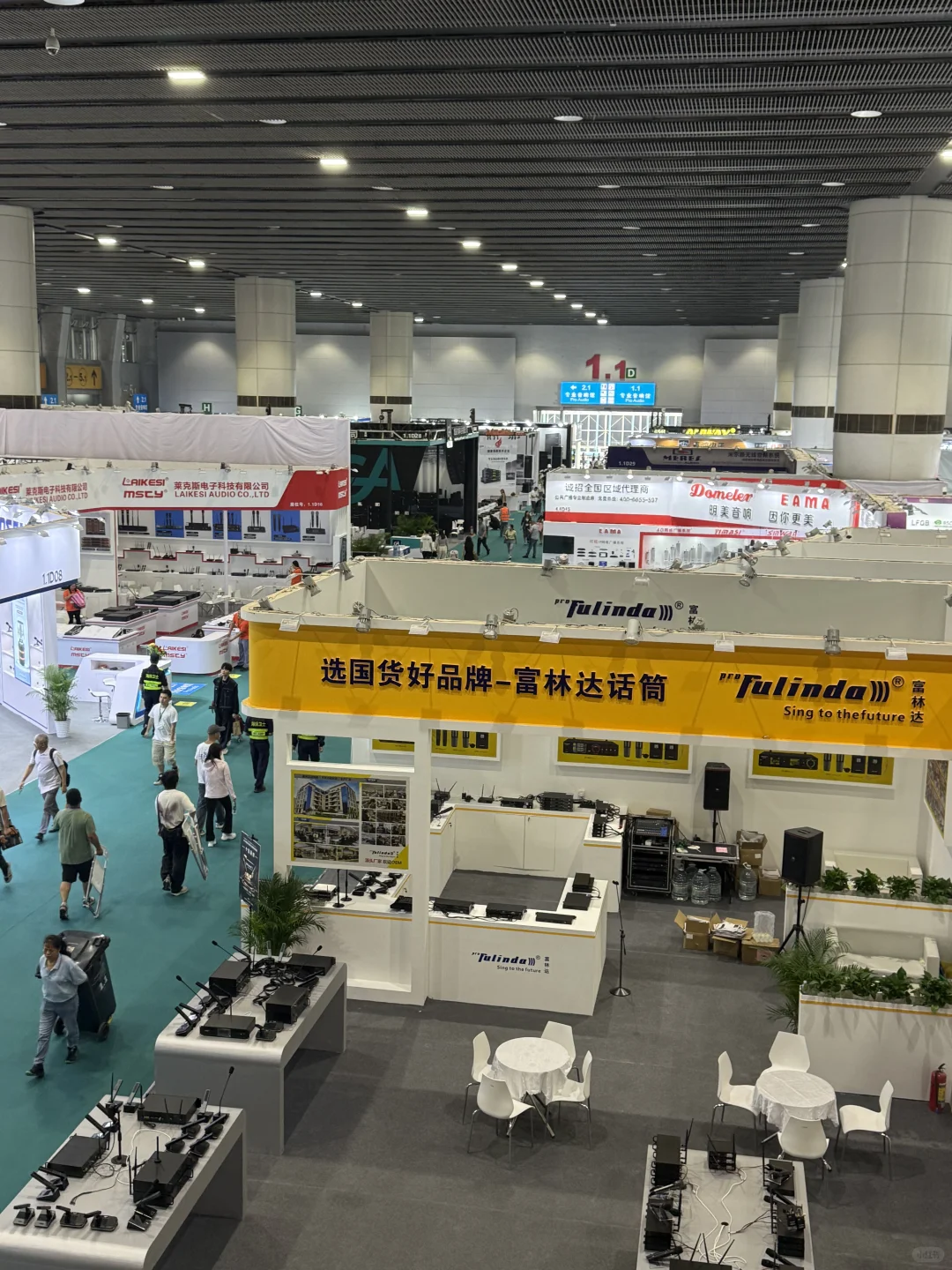 02女大三天半怒赚1.5k+?广交会展位翻译