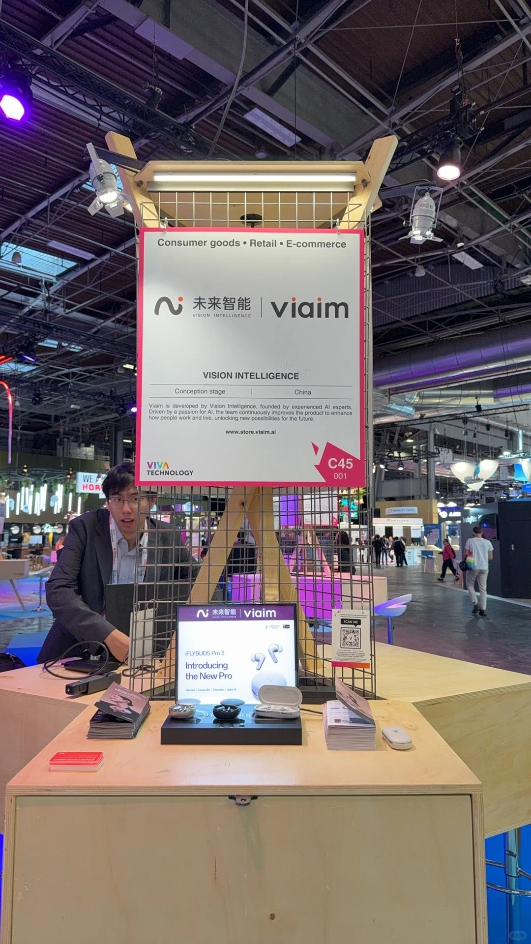 ??巴黎展会AI顶流！AI耳机解放打工人