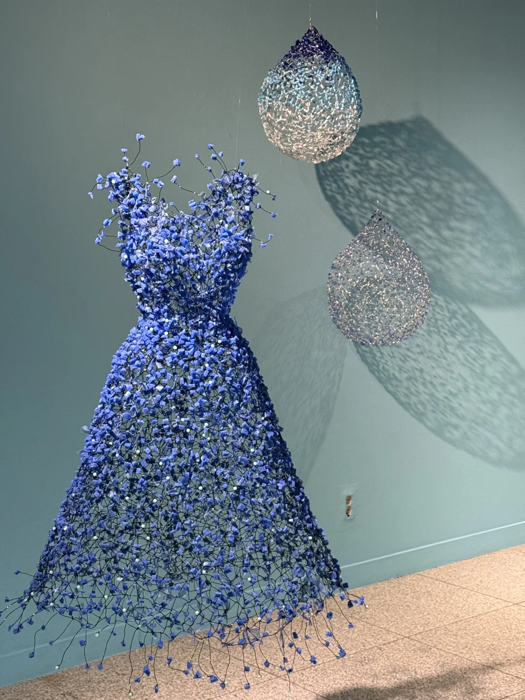 这个展太绝了！韩国女艺术家的诗意时装雕塑｜