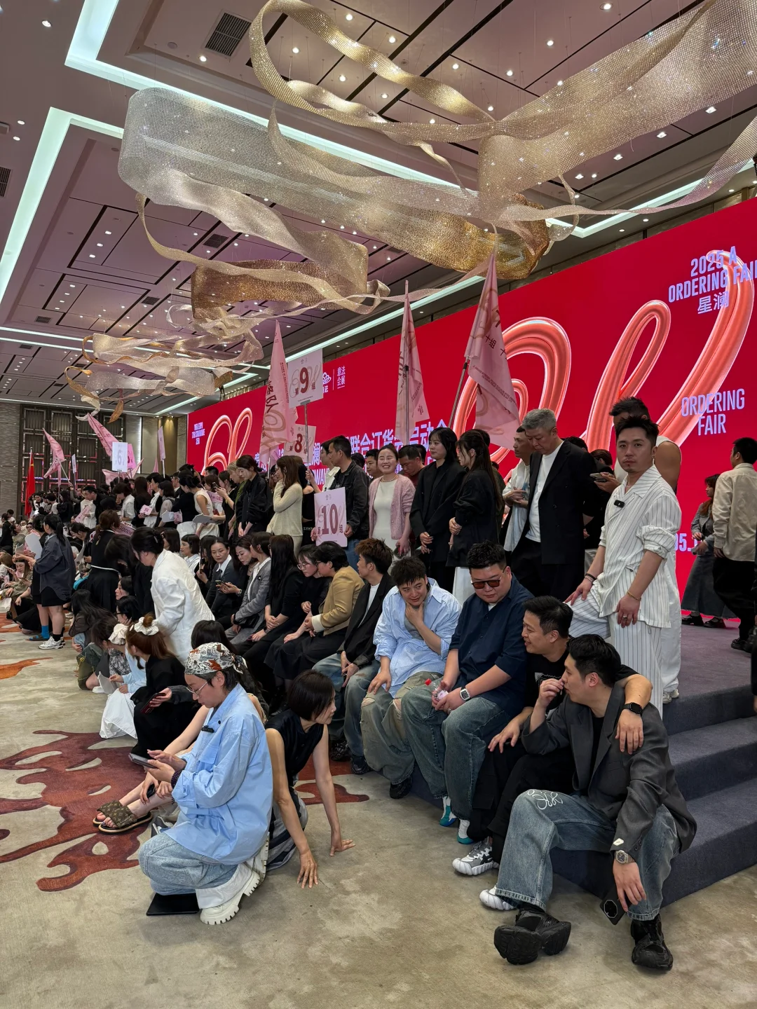 服装人有多疯狂多卷，看今天启动会就知道了